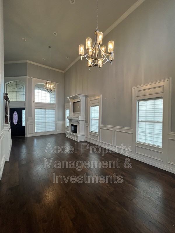 2207 Ascot Dr - Photo 4 of 25