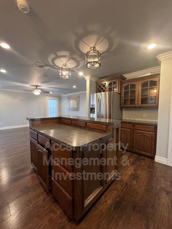 2207 Ascot Dr - Photo 5 of 25