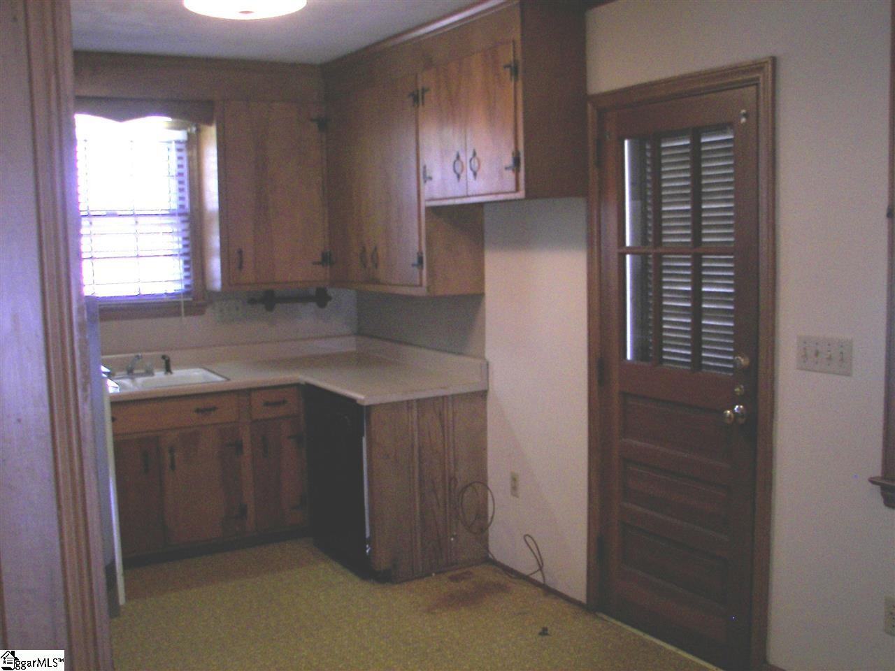 36 Rockwood Dr - Photo 3 of 6