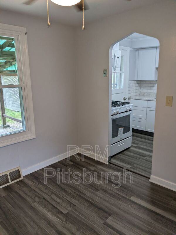 11 Station St - Photo 3 of 12