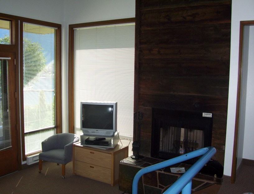 411 Washington St - Photo 3 of 3