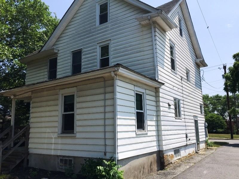 496 Center St - Photo 2 of 17