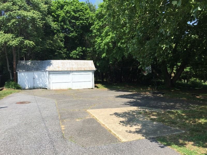 496 Center St - Photo 3 of 17