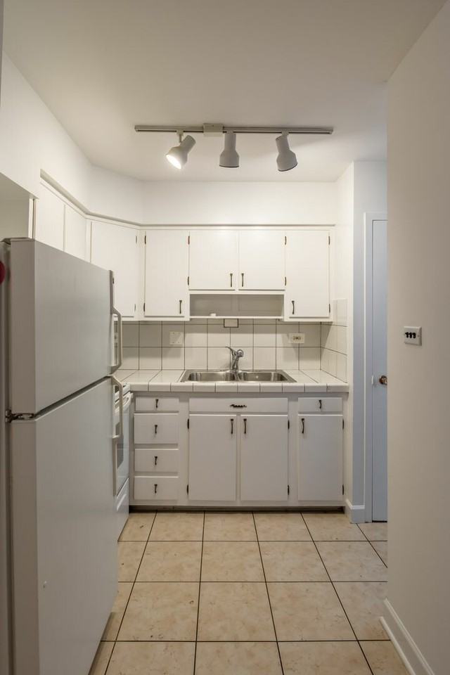 140 E Lake St #09A - Photo 2 of 9