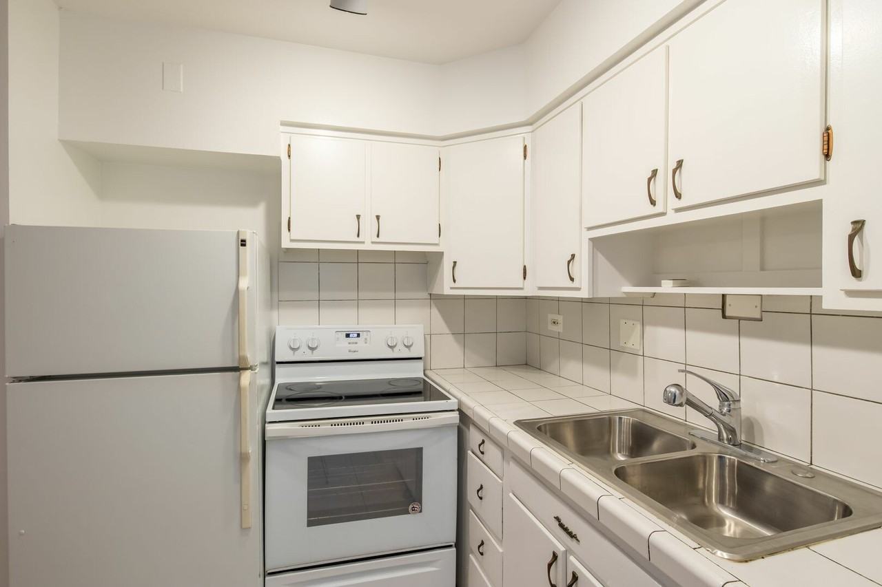 140 E Lake St #09A - Photo 3 of 9