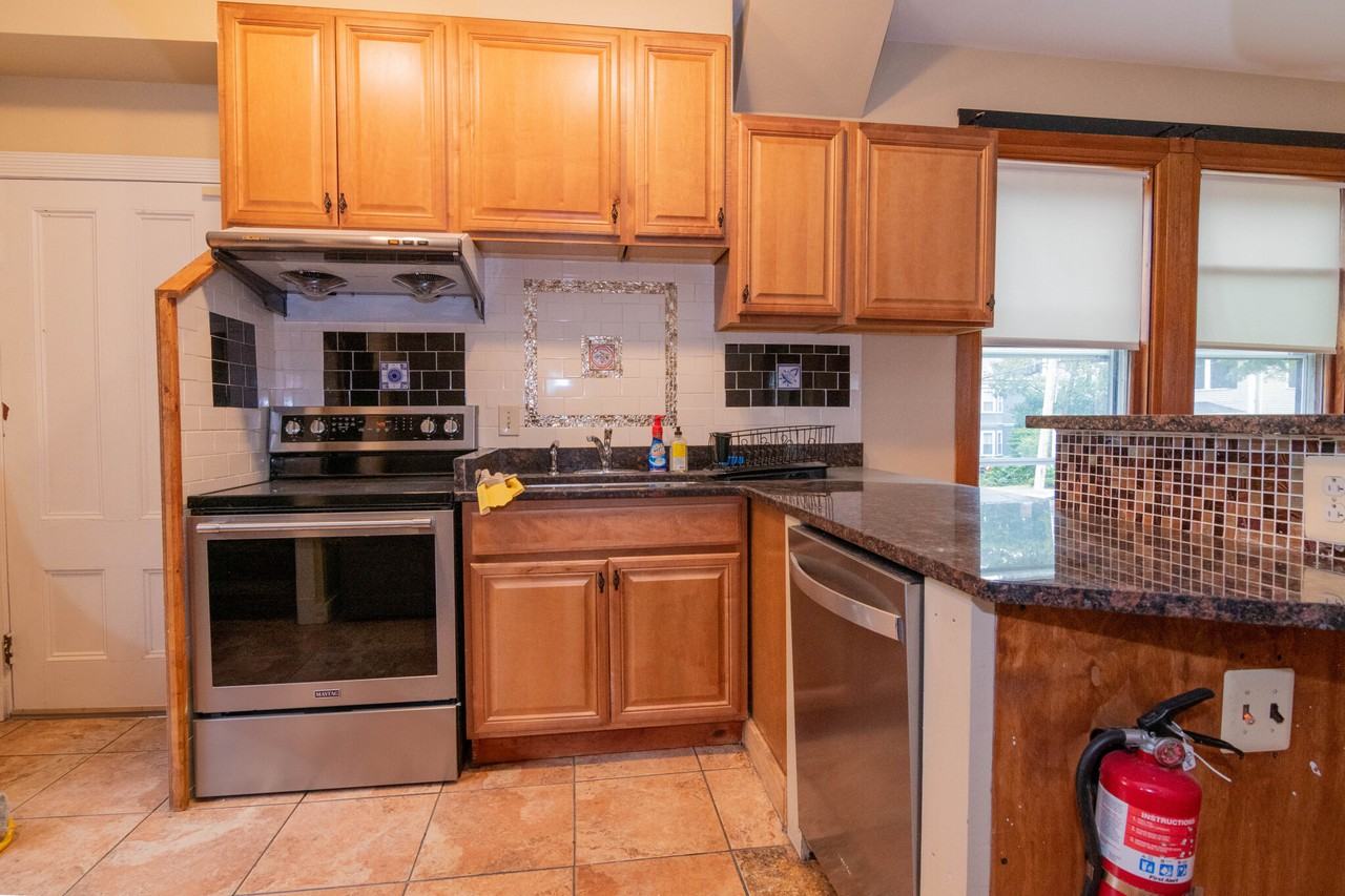 305 Central Street - Photo 3 of 26