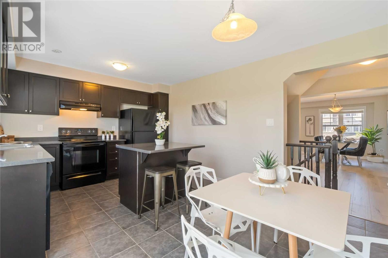 62 Bannister Crescent - Photo 3 of 7