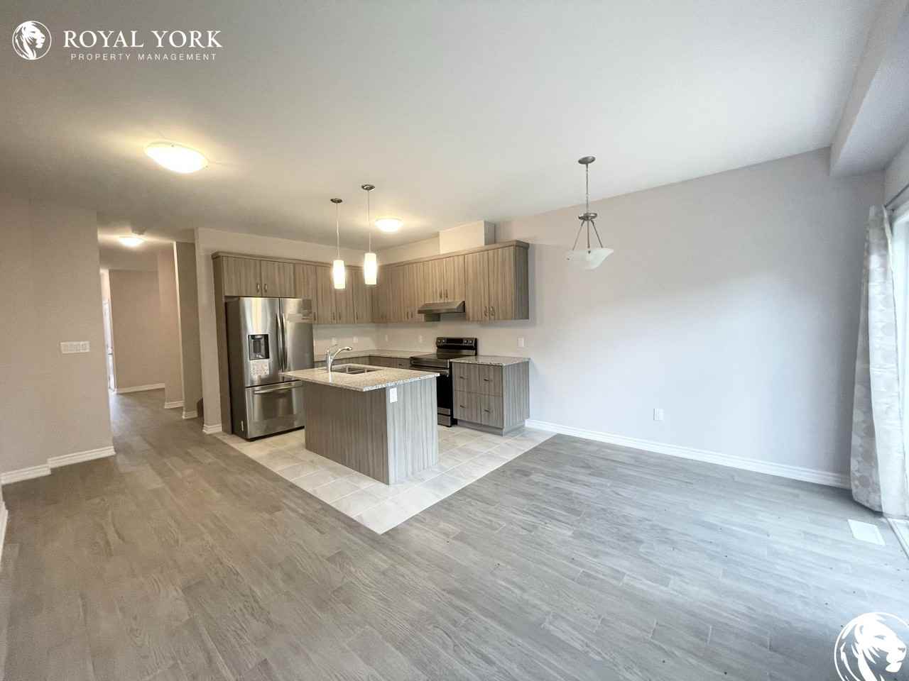 295 Louise St - Photo 2 of 43