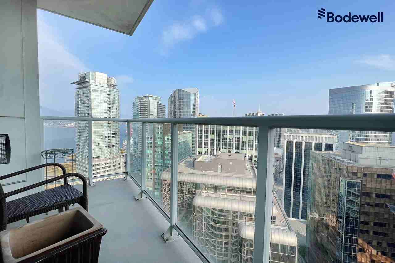 1111 Pender St W - Photo 2 of 18