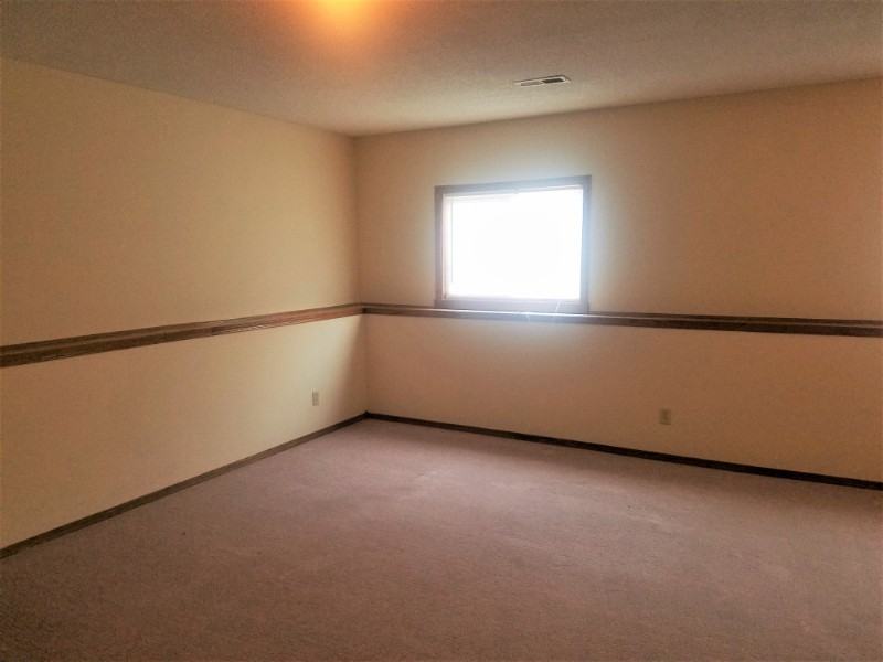 2802 S Linden St - Photo 2 of 16