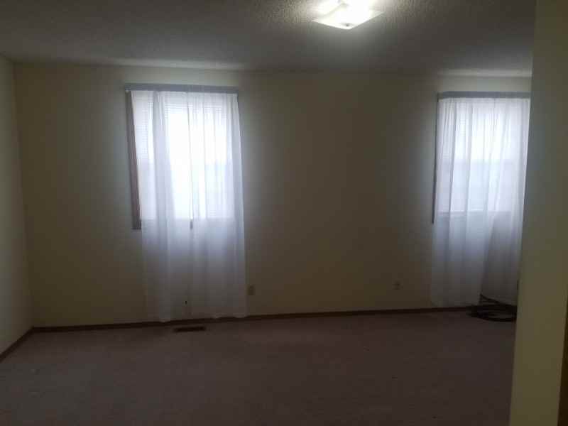 2802 S Linden St - Photo 3 of 16