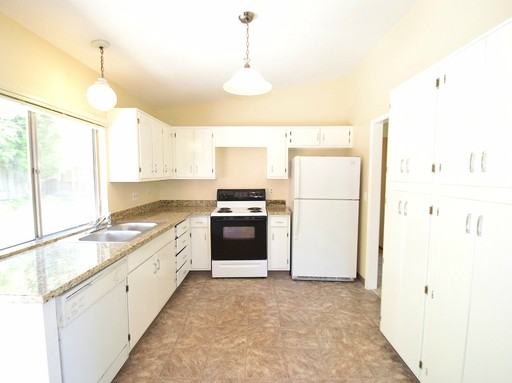382 Grandpark Cir - Photo 3 of 18
