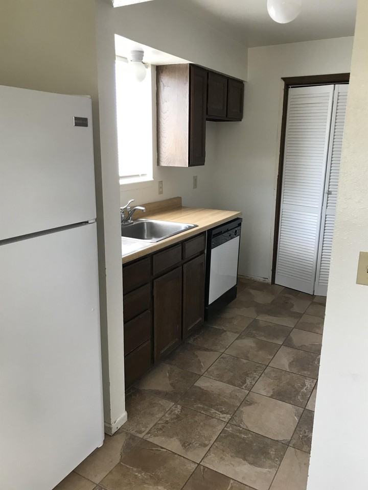 305 N 1st St #1 - Photo 5 of 19