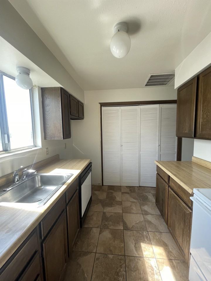 305 N 1st St #1 - Photo 3 of 19