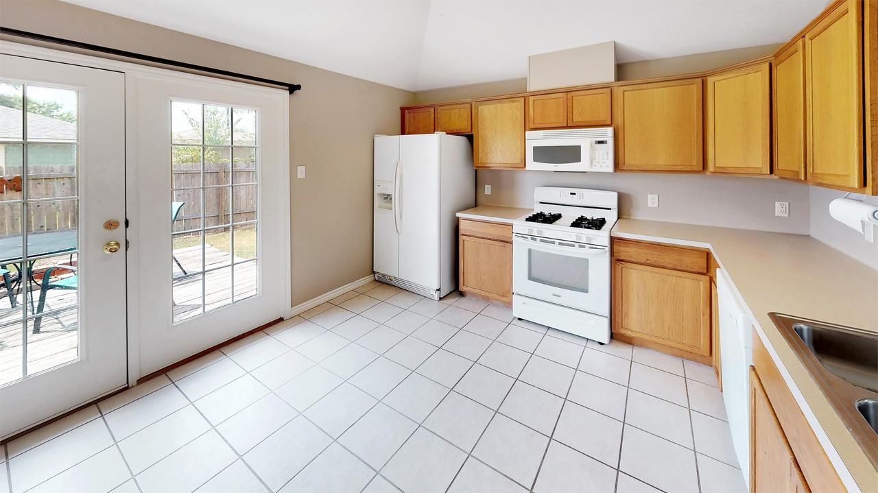 1124 Carolina St #1 - Photo 5 of 18