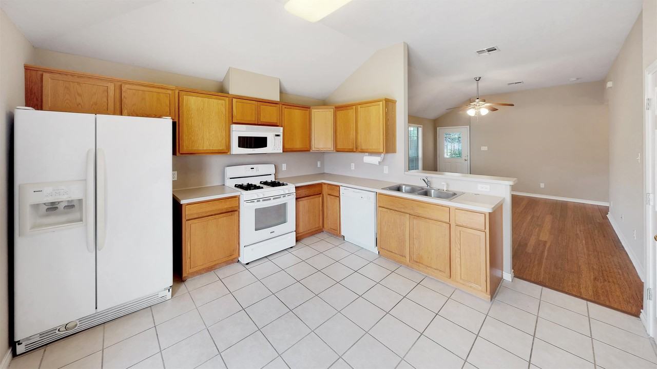 1124 Carolina St #1 - Photo 7 of 18