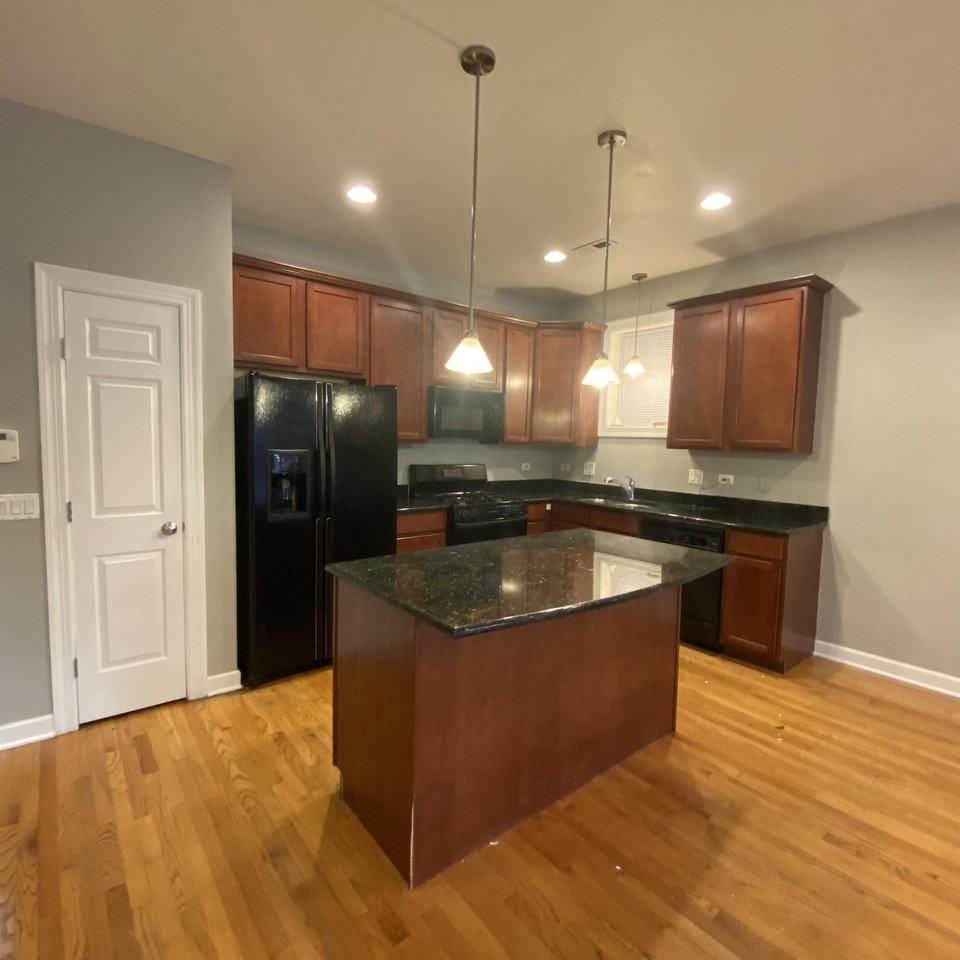 915 West Dakin Street - Garden - Photo 2 of 47