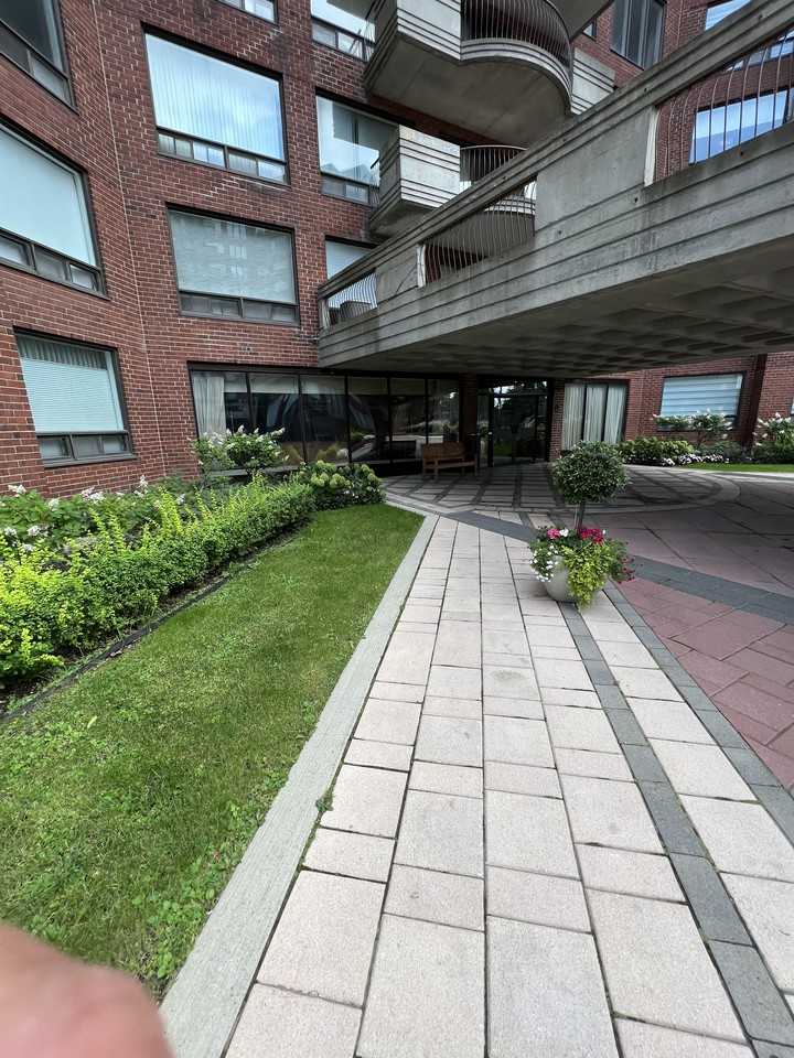 5900 Boulevard Cavendish #1101 - Photo 2 of 16