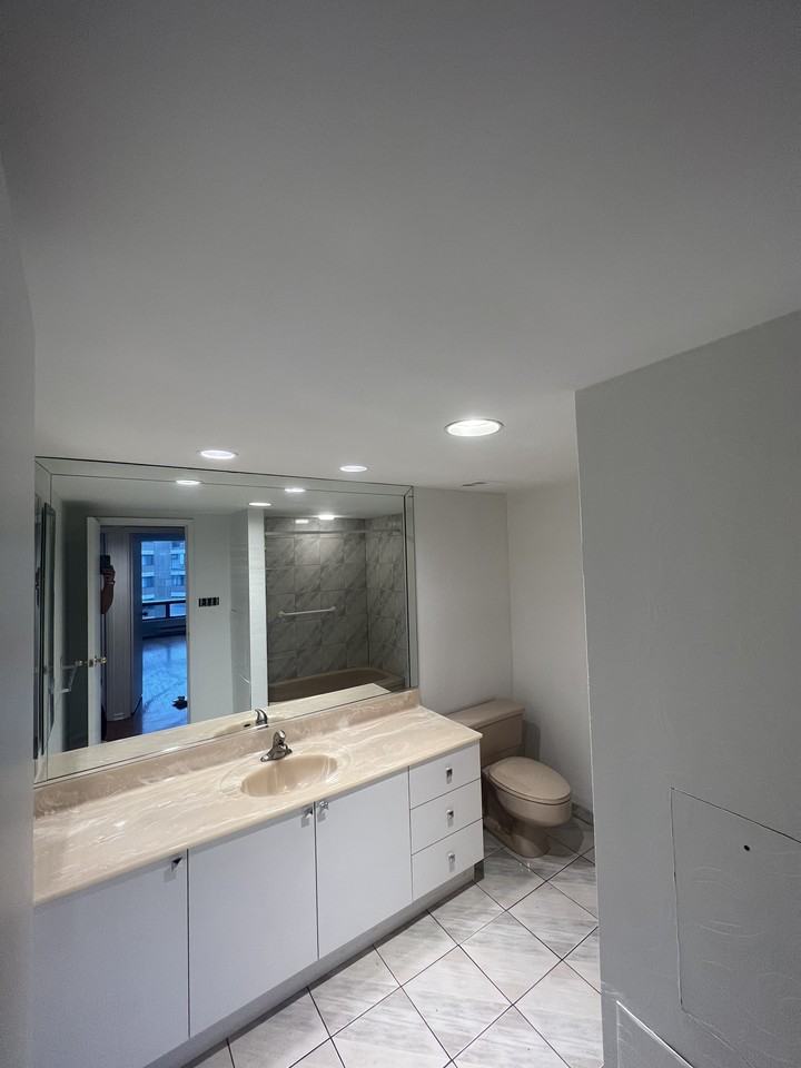 5900 Boulevard Cavendish #1101 - Photo 3 of 16