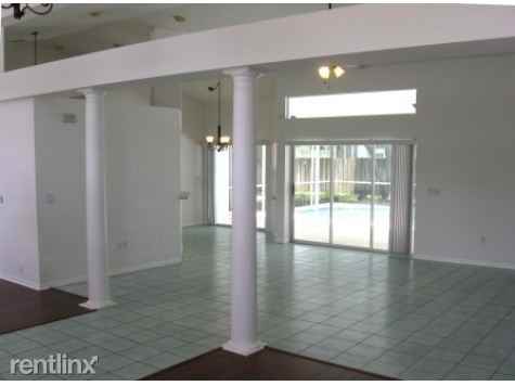 12101 Roseland Dr - Photo 3 of 10