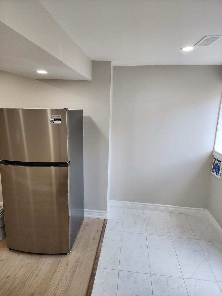 514 John Street North - Photo 4 of 28