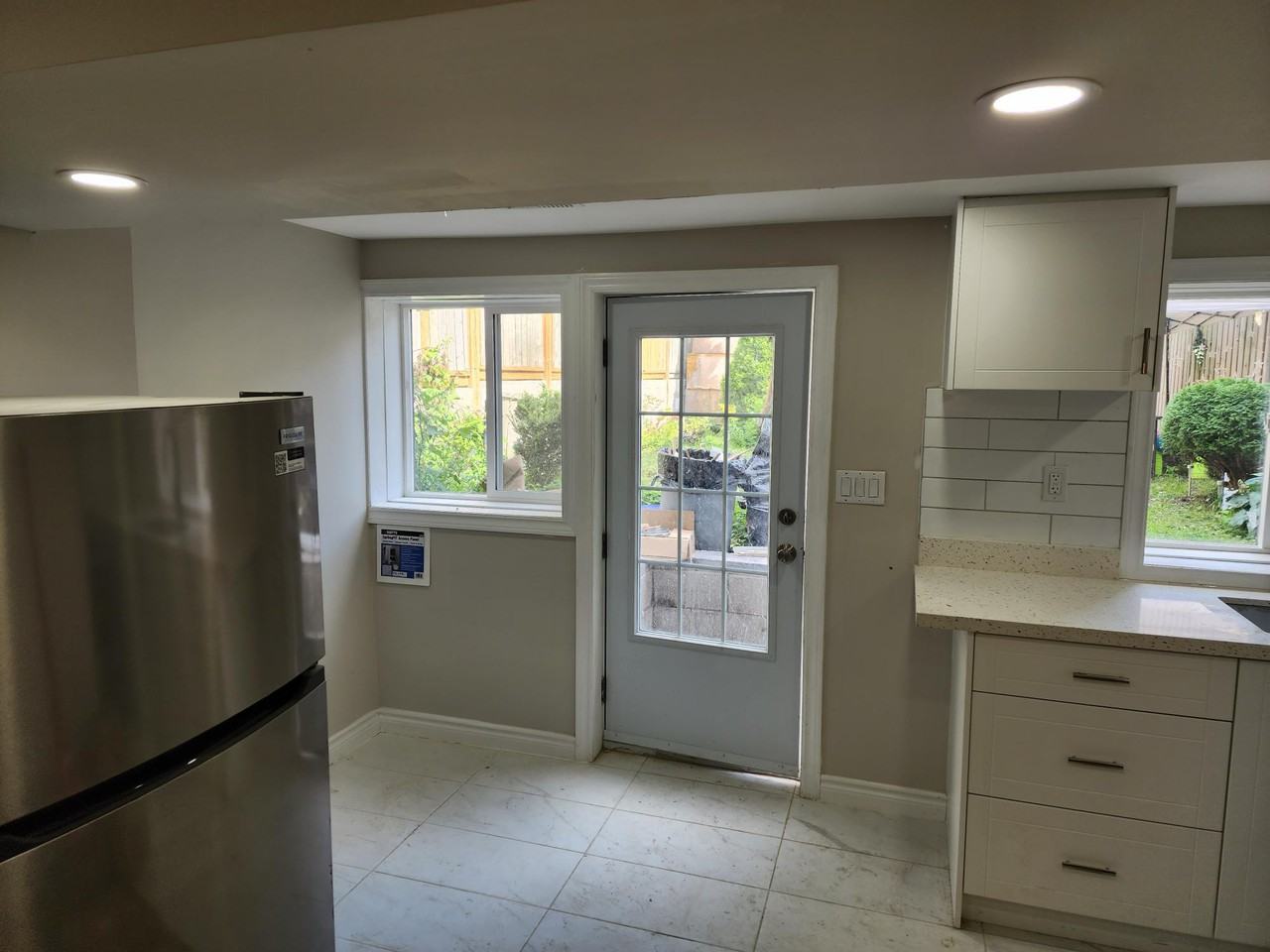 514 John Street North - Photo 5 of 28