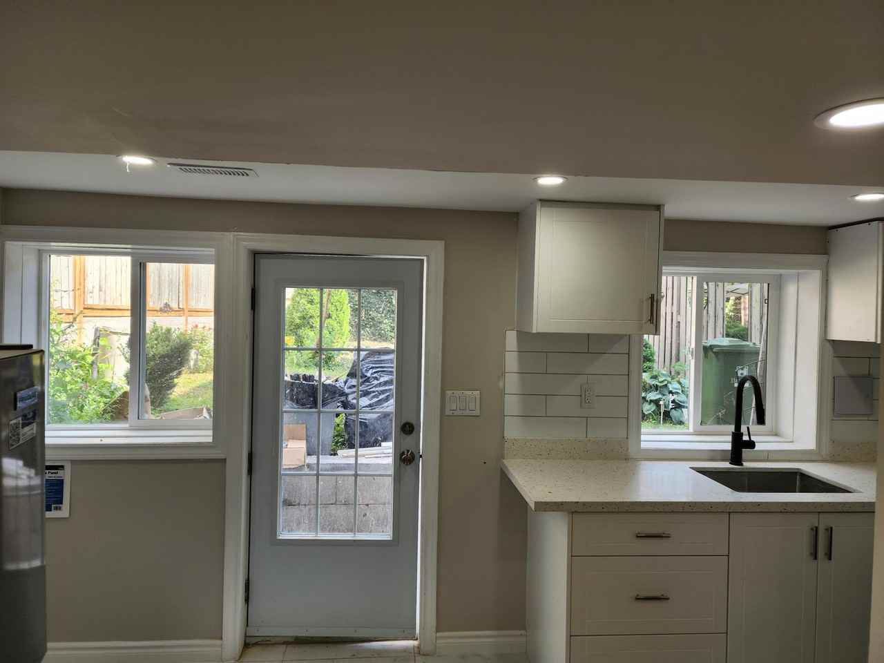 514 John Street North - Photo 6 of 28