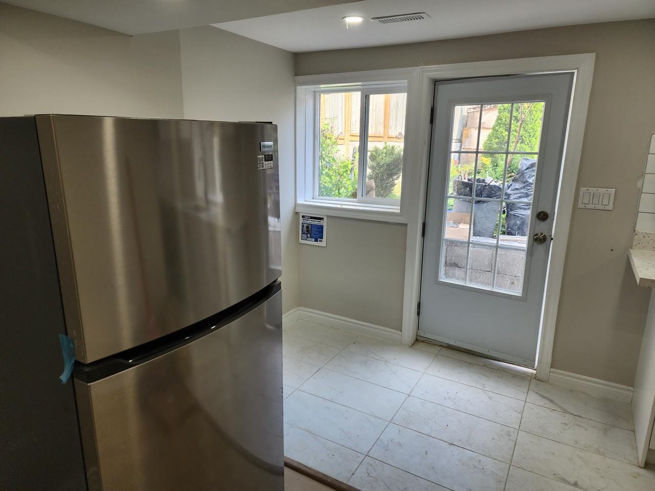 514 John Street North - Photo 7 of 28