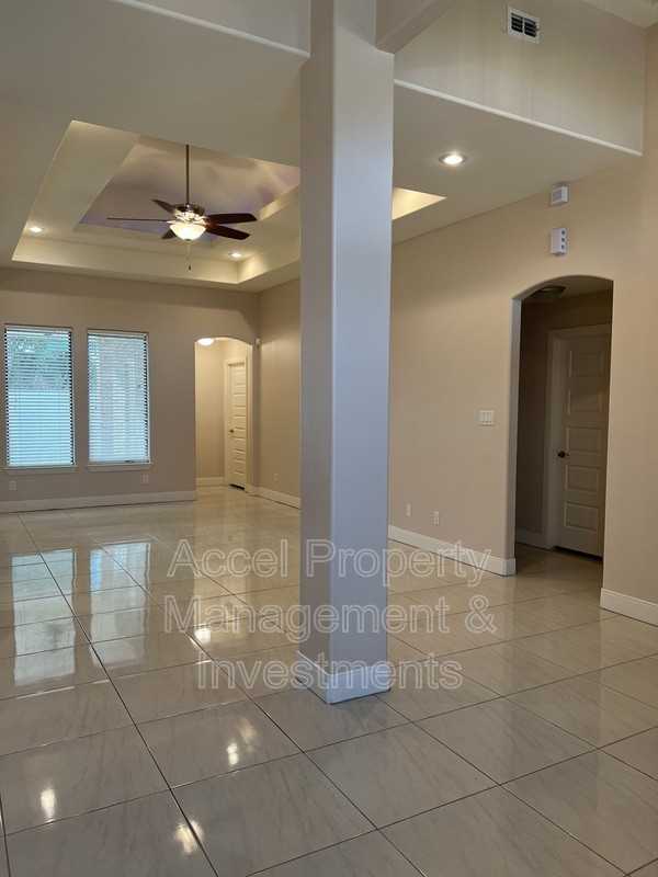 711 Abbott Ave - Photo 3 of 27