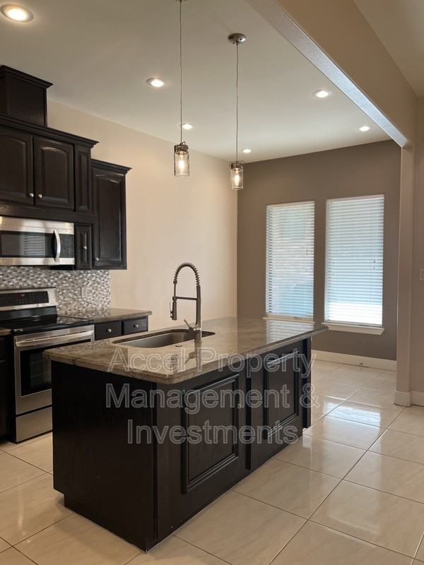 711 Abbott Ave - Photo 6 of 27