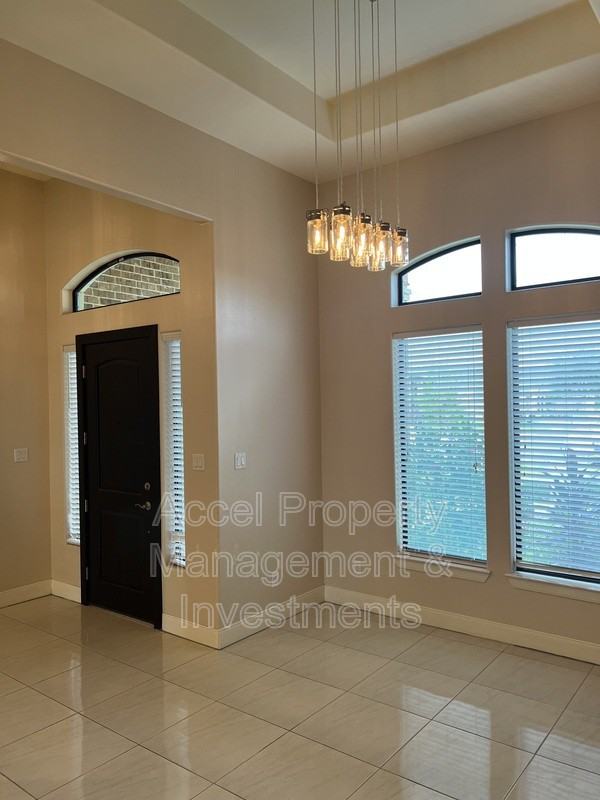 711 Abbott Ave - Photo 5 of 27