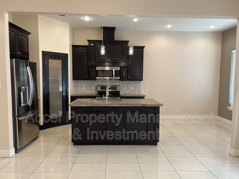 711 Abbott Ave - Photo 7 of 27