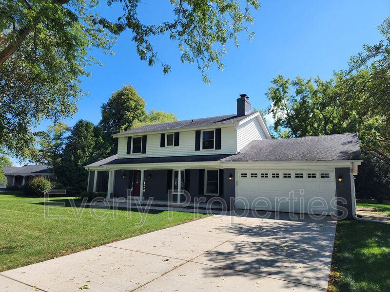 1429 W River Oaks Ln - Photo 2 of 40