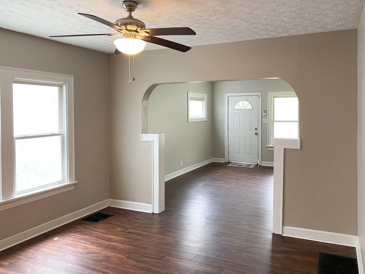 616 S Ogden Ave - Photo 3 of 24