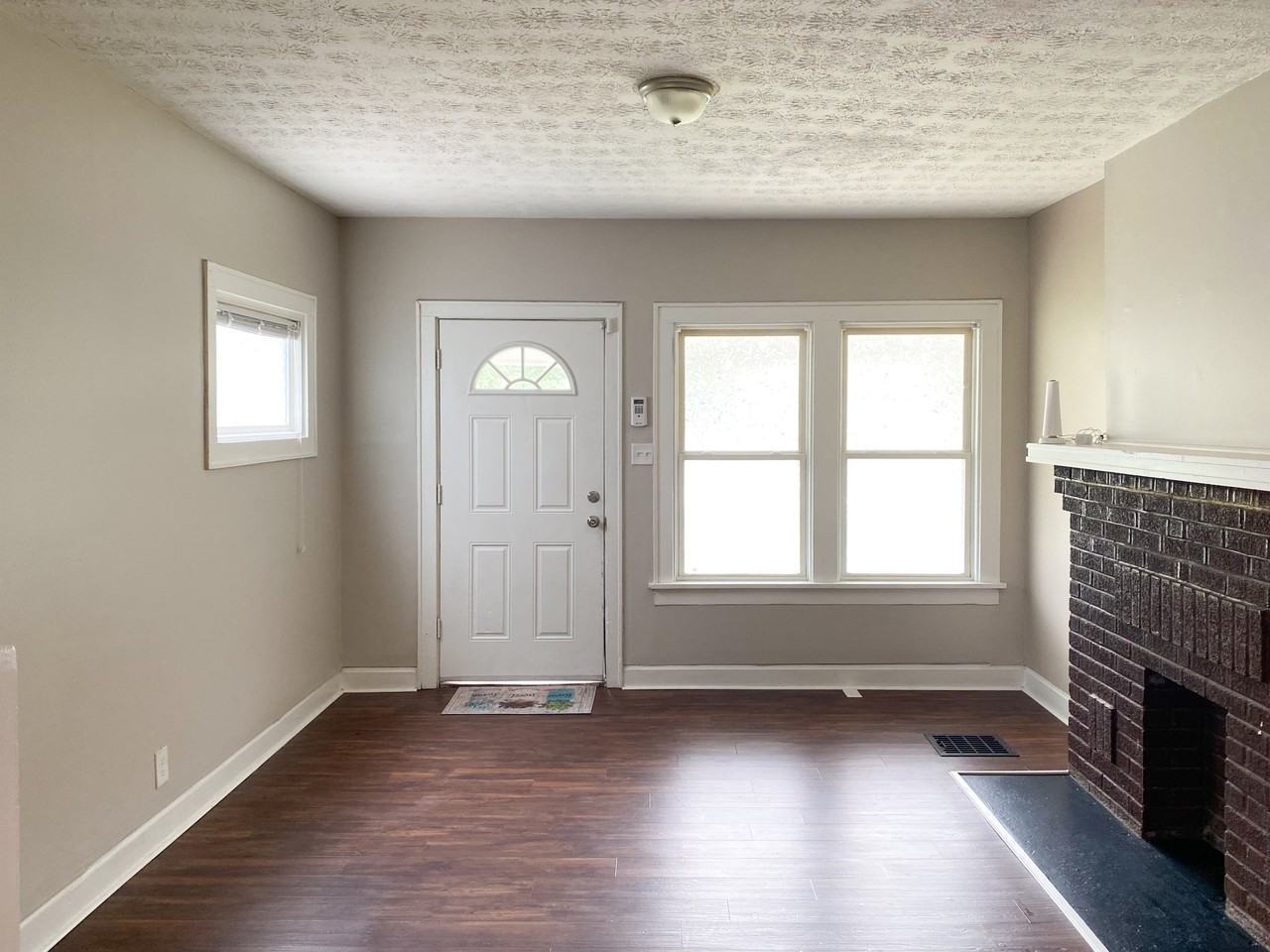 616 S Ogden Ave - Photo 4 of 24