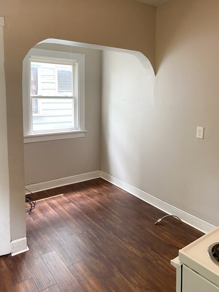 616 S Ogden Ave - Photo 6 of 24