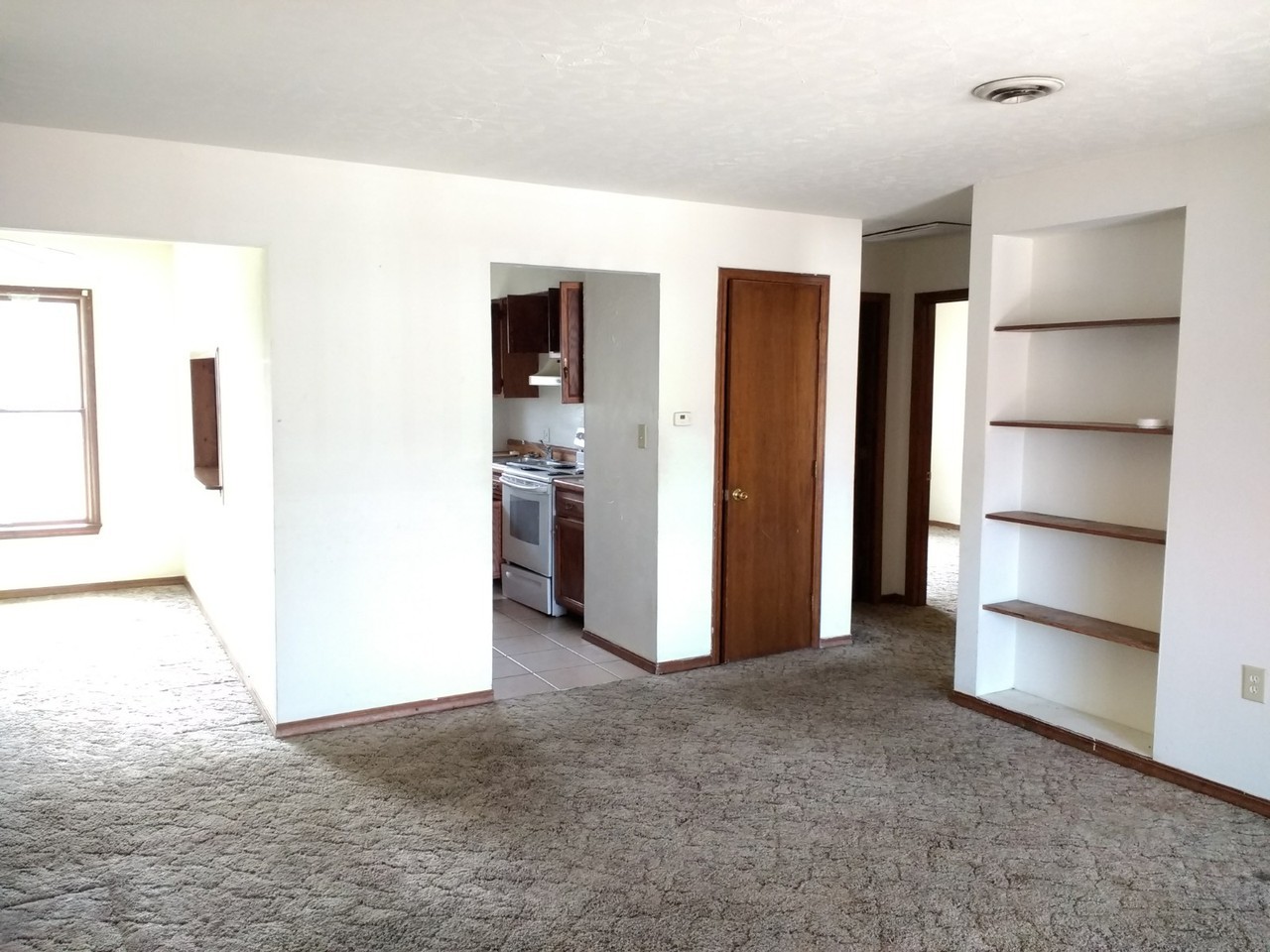 320 E State St #12 - Photo 2 of 8