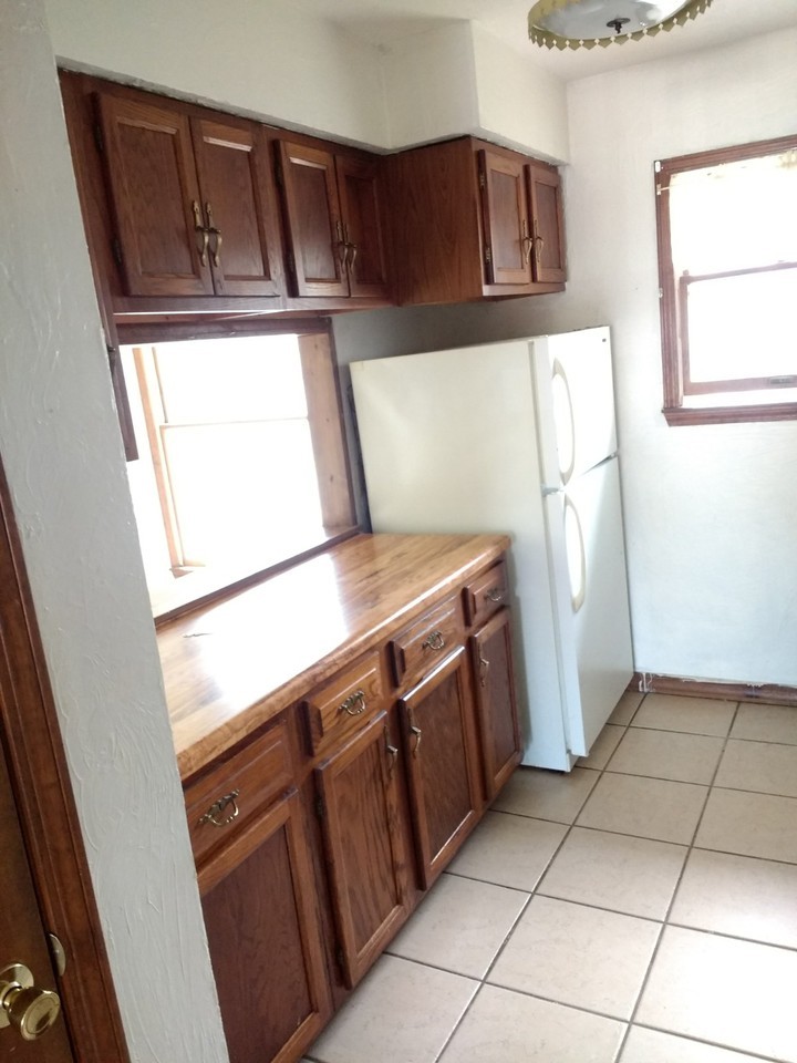 320 E State St #12 - Photo 3 of 8