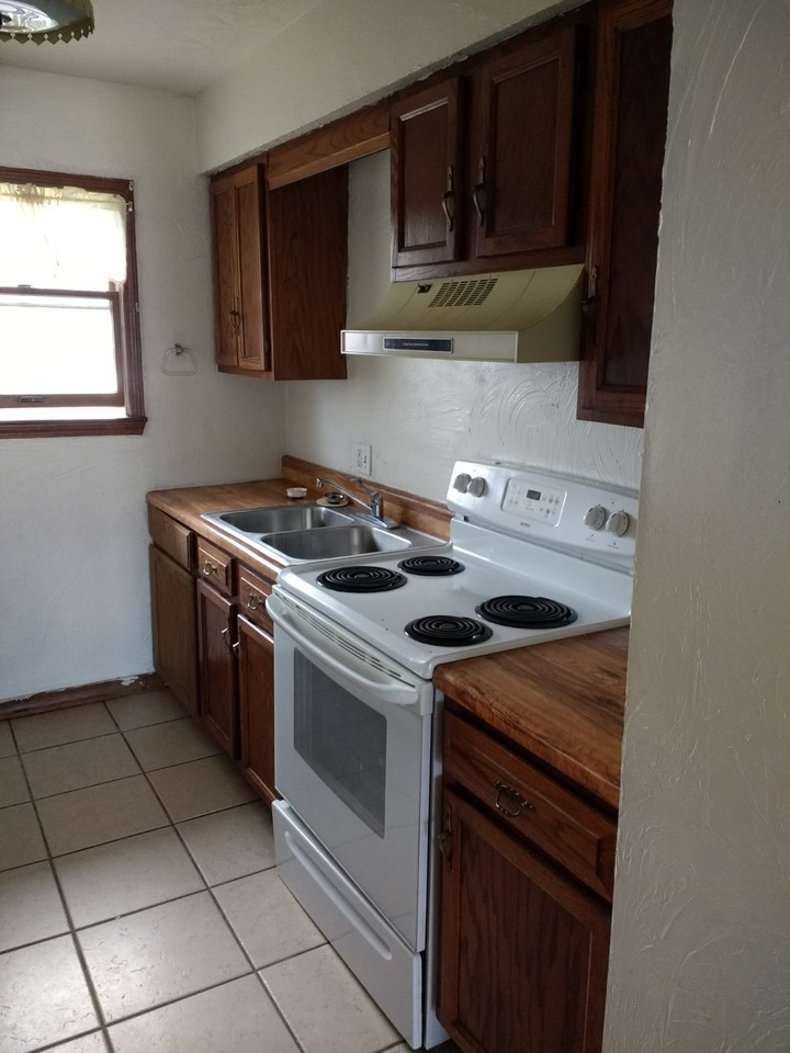 320 E State St #12 - Photo 4 of 8