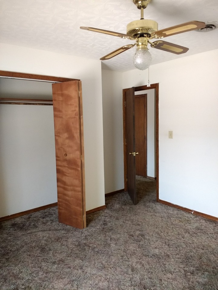 320 E State St #12 - Photo 5 of 8