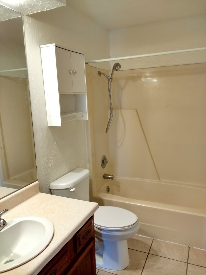320 E State St #12 - Photo 6 of 8