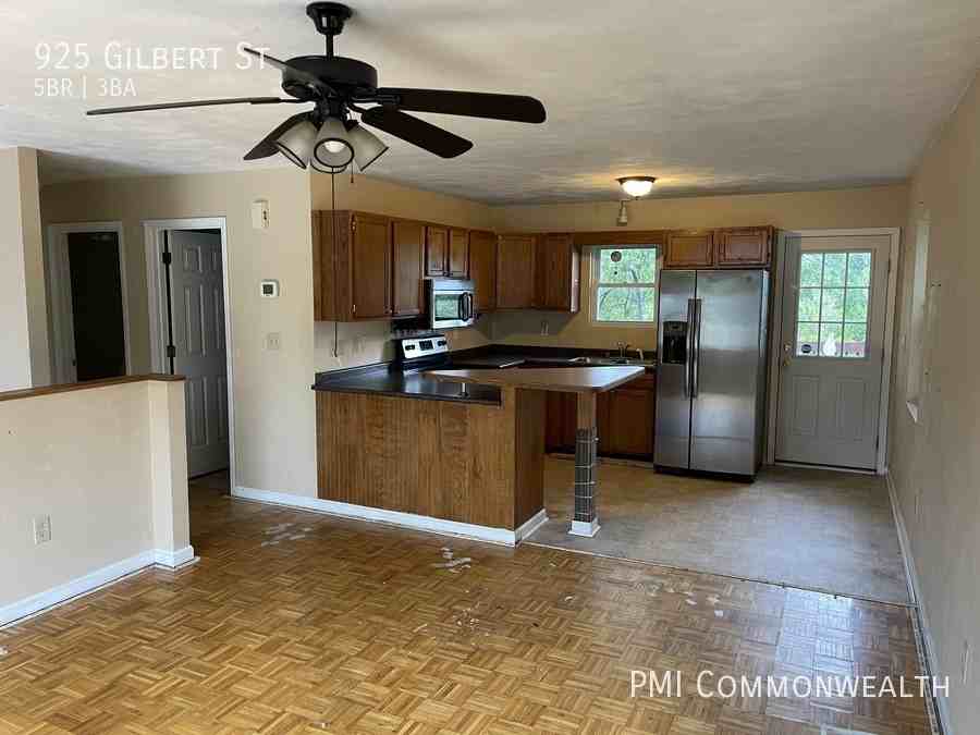 925 Gilbert St - Photo 3 of 21