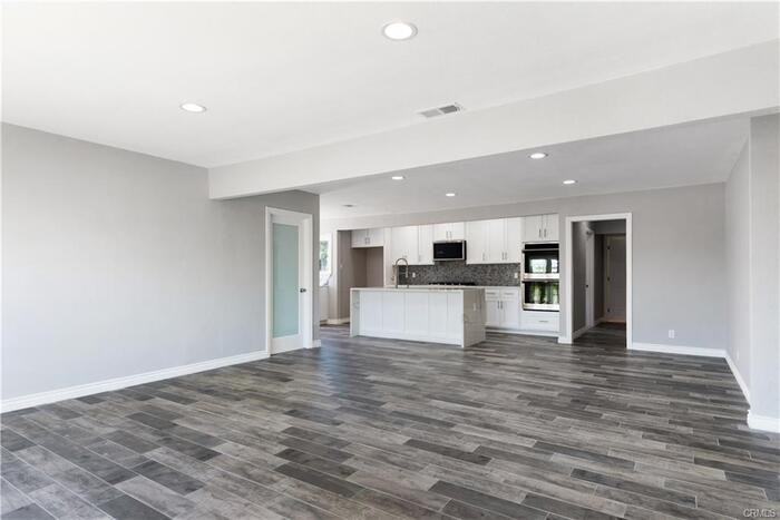 517 N Chalburn Ave - Photo 3 of 28