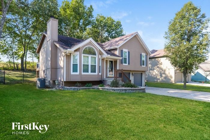 3909 Nw 78th St - Photo 2 of 15