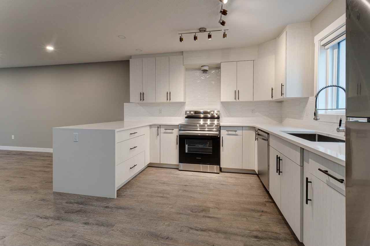 Great for Roommates - 3 Bedroom + 3.5 Baths Townhome near UofA - Photo 2 of 20