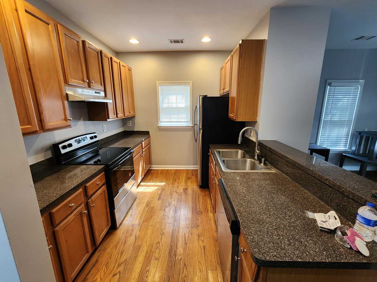 901 Hall St Nw - Photo 2 of 35