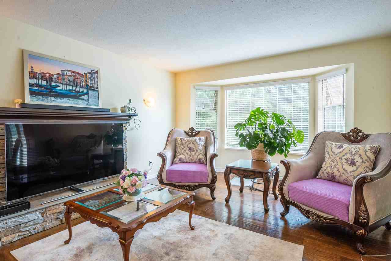 13023 Summerhill Crescent - Photo 2 of 20