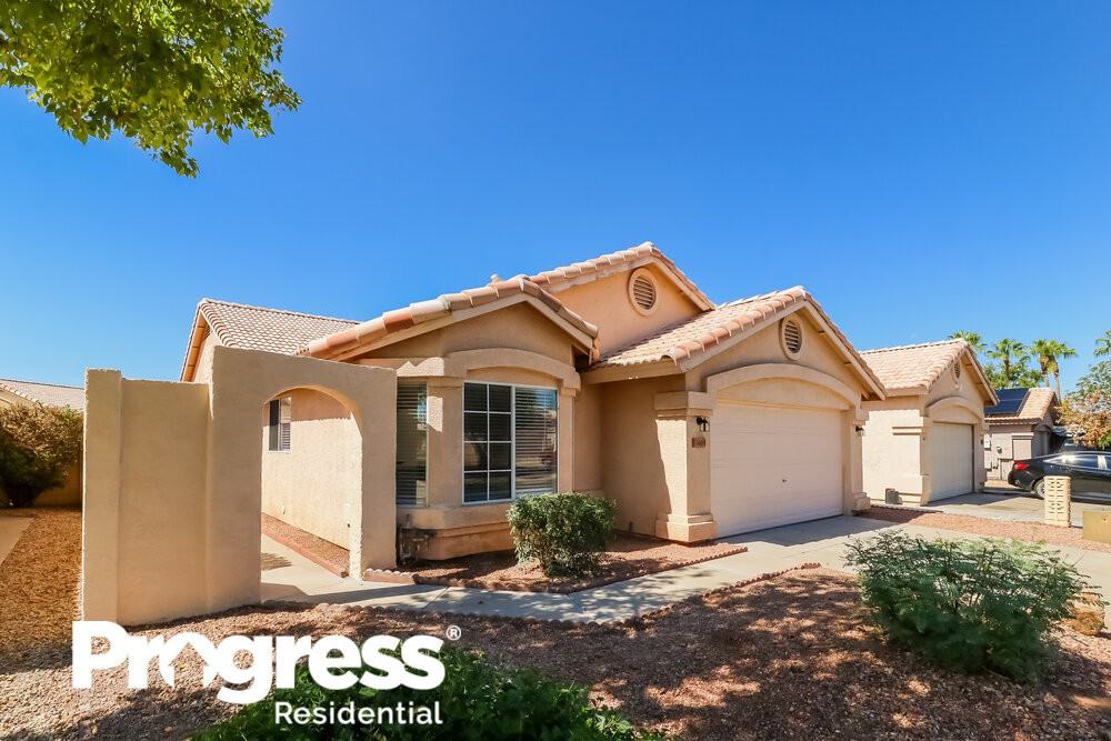 15669 W Ripple Rd - Photo 3 of 21