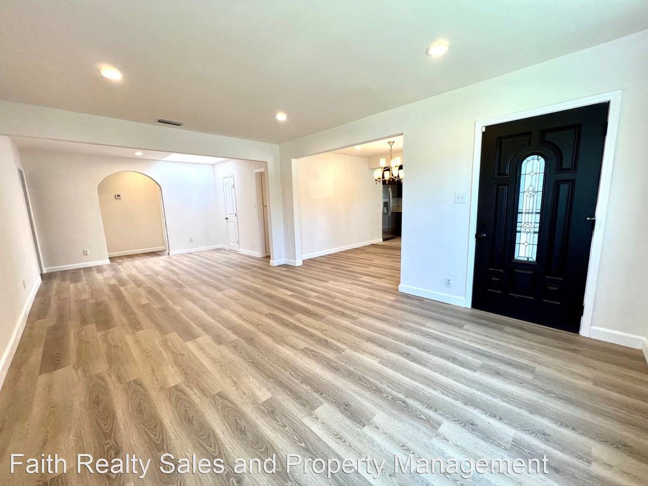 2756 Federal Ave - Photo 2 of 15