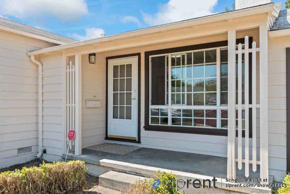 15087 Norton St - Photo 3 of 20